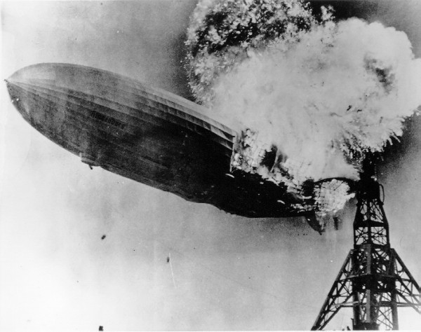 6 de Maio de 1937 - Incndio no dirigvel Hindenburg, causando a morte de 36 pessoas.