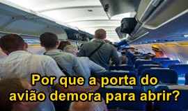 Por que a porta do avio demora para abrir?