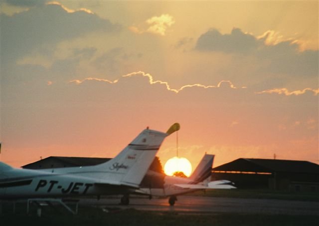 aeroportodocarlospratesembelohorizonte2.jpg